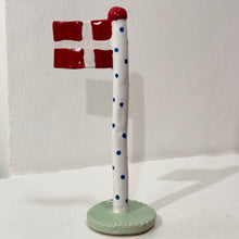 Indlæs billede til gallerivisning The Clay Play - 429 kr. Keramik Flag
