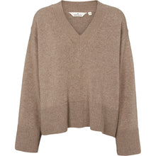 Indlæs billede til gallerivisning Basic Apparel - Cady V-Neck sweater
