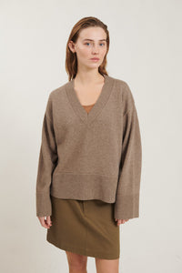 Basic Apparel - Cady V-Neck sweater