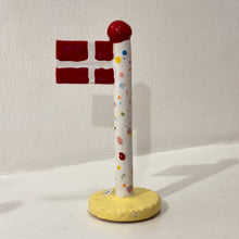 Indlæs billede til gallerivisning The Clay Play - 349 kr. Keramik Flag
