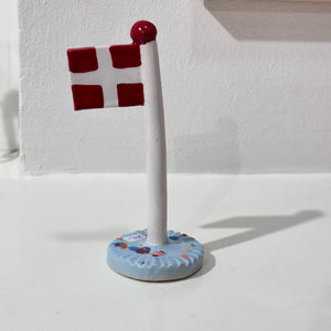 The Clay Play - 299 kr. Keramik Flag