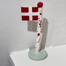 Indlæs billede til gallerivisning The Clay Play - 349 kr. Keramik Flag
